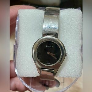 GUCCI Stainless Steel 6700 L Ladies Wrist Watch Bracelet Black Dial